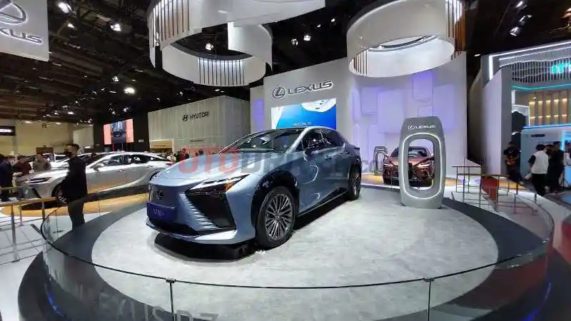 Foto - Kenapa Harga Lexus RZ Belum Dirilis?