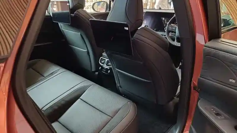 Foto - Kian Serius Garap Mobil Ramah Lingkungan. Lexus Resmi Luncurkan RZ dan RX di Indonesia 