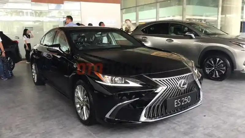 Foto - Beli Lexus di Astra Auto Fest 2019 Tidak Perlu Inden