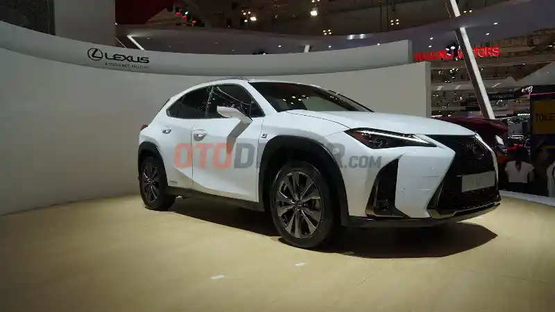 Foto - GIIAS 2018: Lexus Luncurkan ES Dan Perkenalkan UX Nan Mewah 