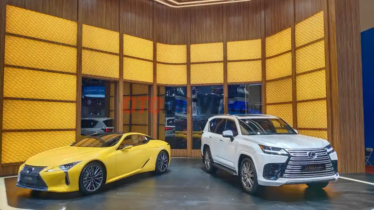 Foto - Century Jadi Model Termewah Toyota. Bagaimana Nasib Lexus?