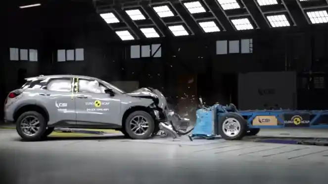 Foto - VIDEO: Crash Test Lexus LBX (Euro NCAP)