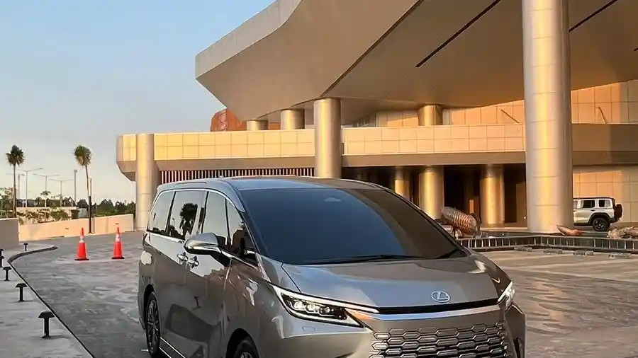 Foto - Mudik In Style 2026 : POV Jadi Sultan, Mudik Dengan Lexus LM 350h Seharga Rp 3,4 Miliar