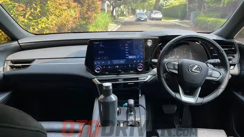 Foto - Ini Detail Menarik Dan Juga Kelemahan Lexus RX450H+