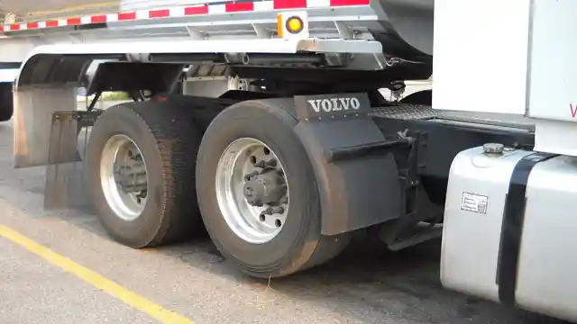 Truk - Lift Axle Alias Truk Jinjit, Solusi Efisiensi Truk Masa Kini 