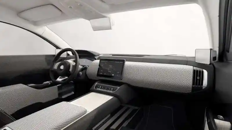 Foto - Cocok Untuk Indonesia, Lightyear 0 Mobil Dengan Tenaga Surya