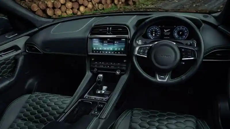 Foto - Mobil Ini Menjadi SUV Lansiran Inggris Paling Bertenaga