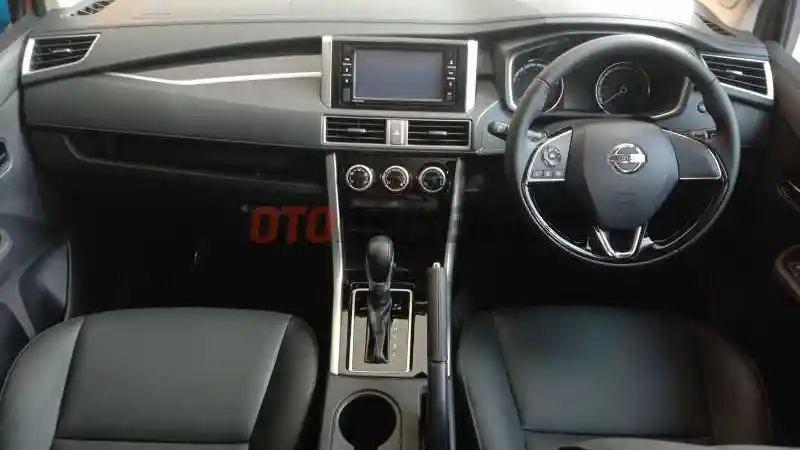 Foto - Nissan Cuci Gudang, Livina Dapati Potongan Harga Hingga Rp 30 Juta