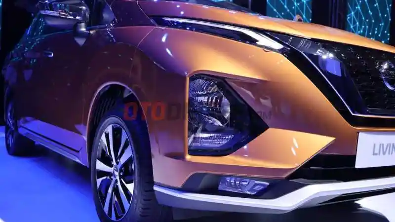 Foto - Perbandingan Harga Mobilio Facelift dengan All New Livina