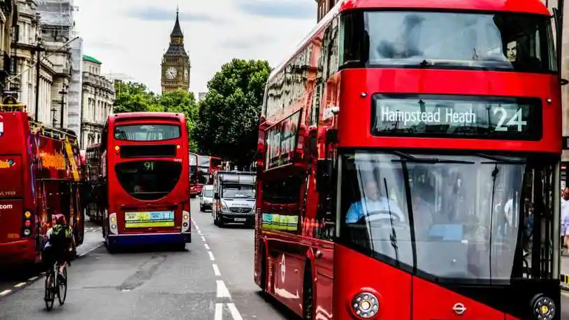 Foto - Ide Orisinal Bus Tingkat Bukan Dari Inggris