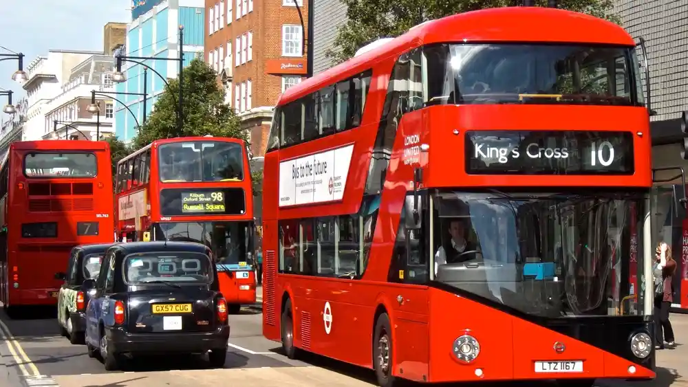Berita - Bus Tingkat Listrik London Akan Dijejali Dengan Suara Buatan 