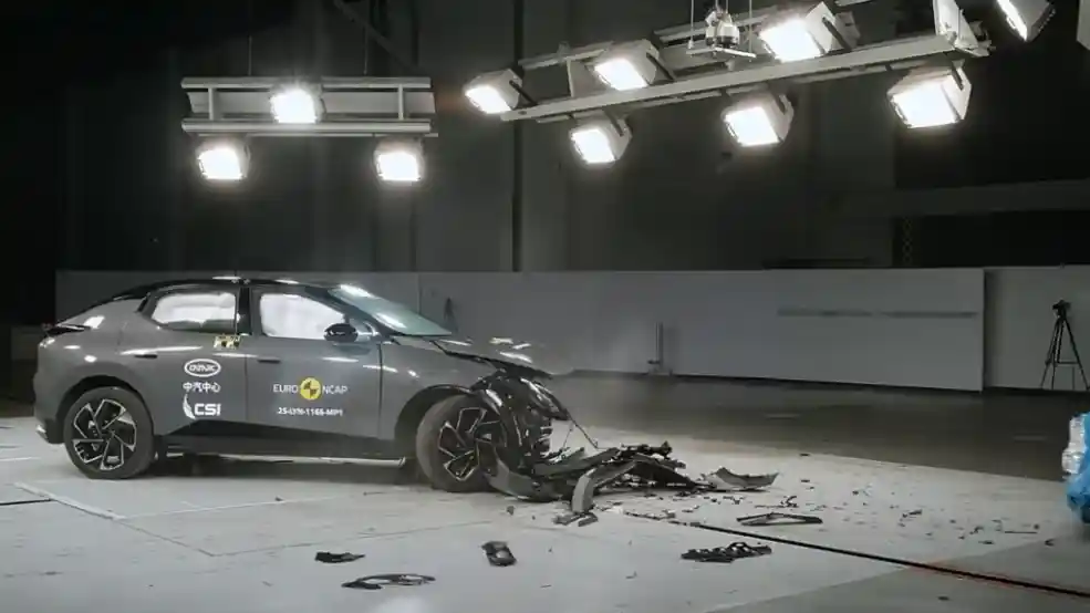 Foto - VIDEO: Crash Test Lynk & Co 02 (Euro NCAP)