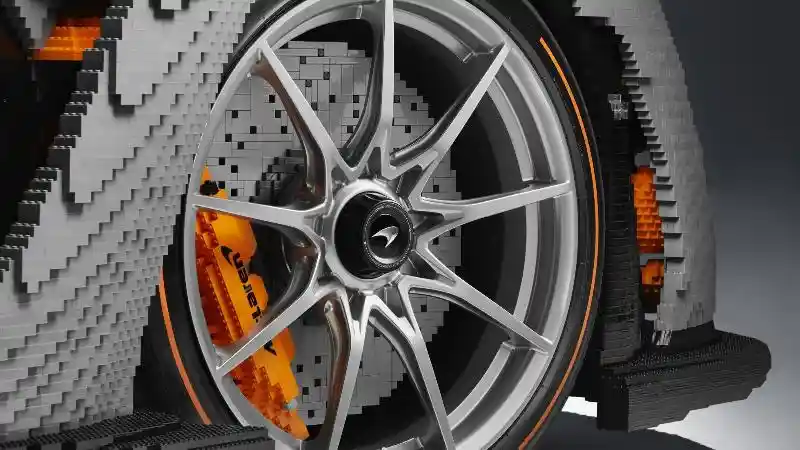 Foto - Replika McLaren Senna dari Lego berhasil Terwujud!