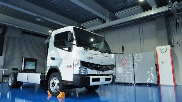 Berita - Fuso Membuat Customer Experience Center Untuk Lebih Mengenal eCanter
