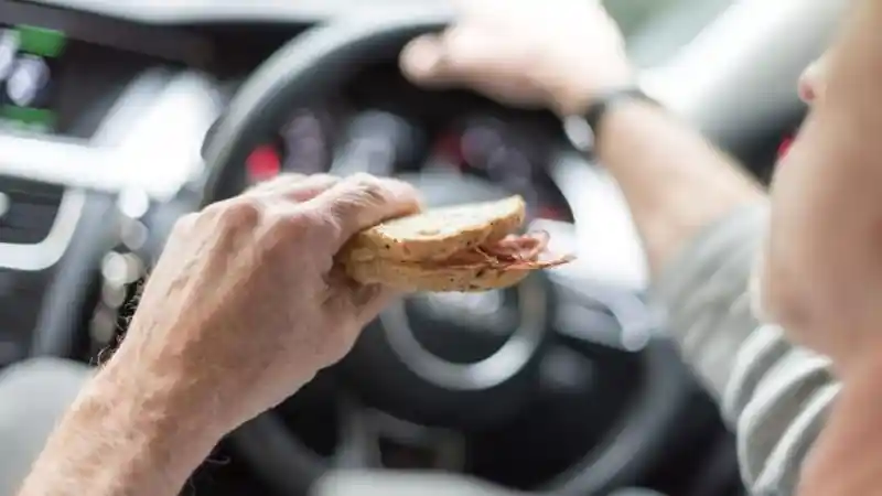 Tips - Tips Menjaga Kesehatan Tubuh Bagi Anda yang Mudik Bawa Mobil