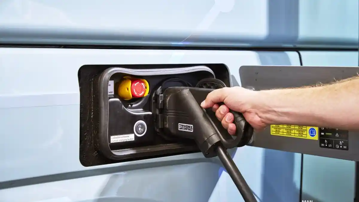 Foto - Bus Listrik Terbaik 2026, MAN Lion Coach E