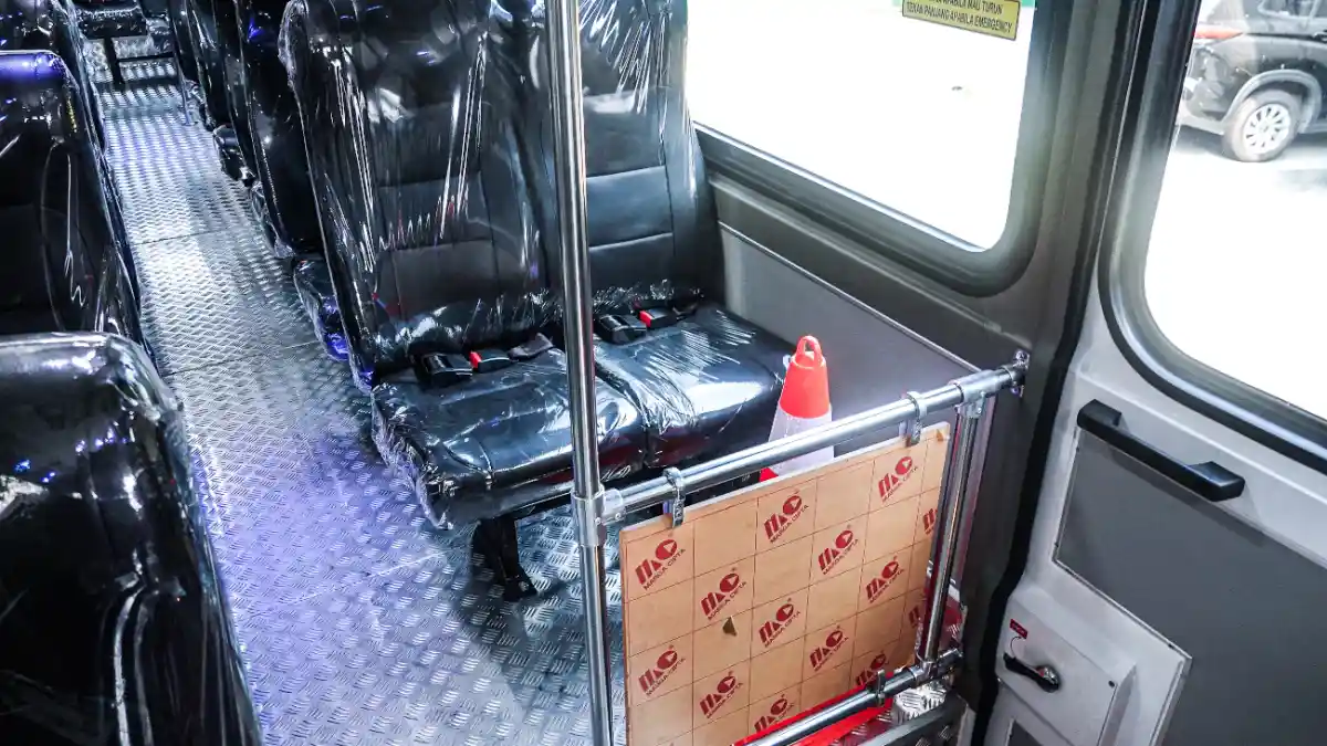 Foto - Delima Jaya Ubah Truk FAW FD290TH 6x4 Jadi Bus Tambang di Morowali