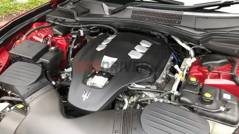 Foto - FIRST DRIVE: Maserati Ghibli 