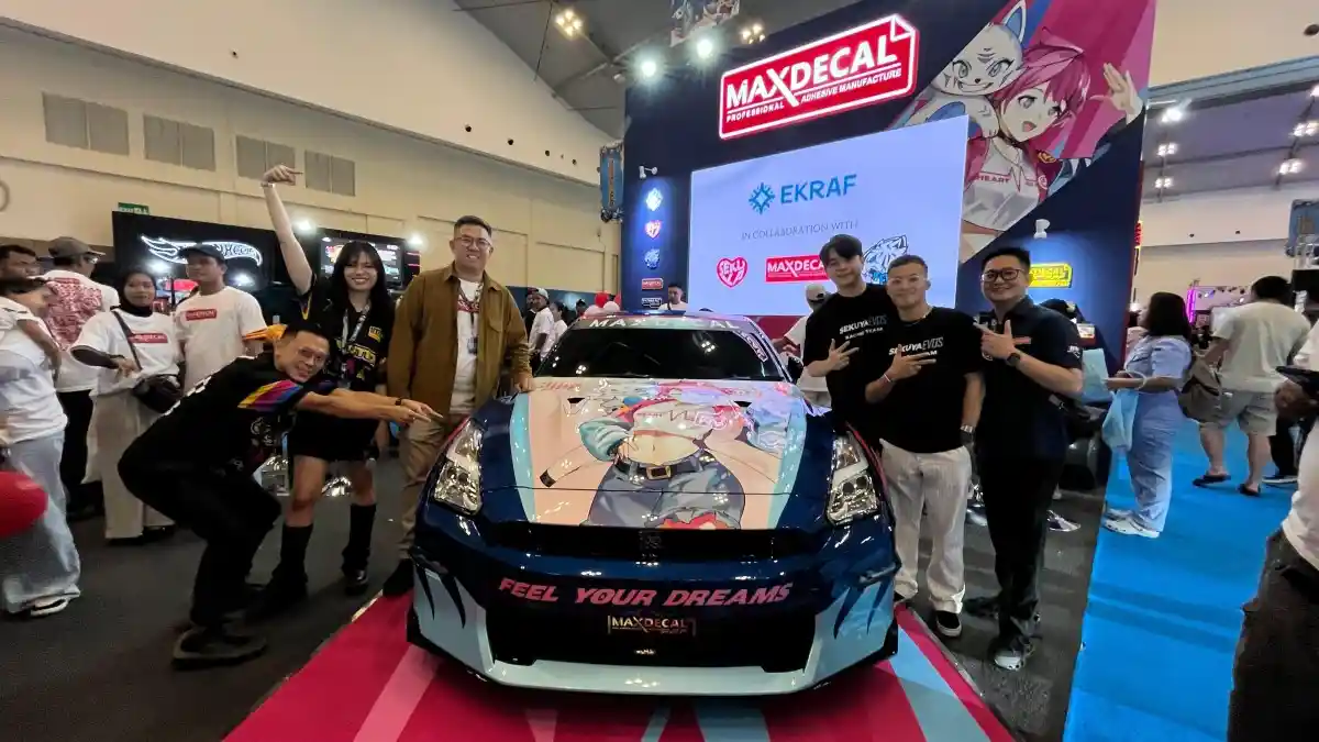 Foto - MaxDecal Pajang Mobil Bertema Esports