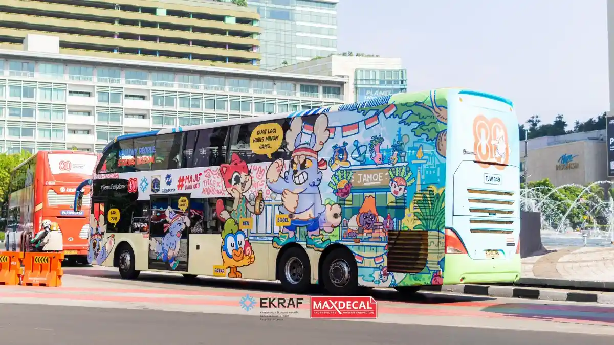 Berita - Peringati HUT RI Ke-80, MaxDecal Sulap Transjakarta Jadi Meriah