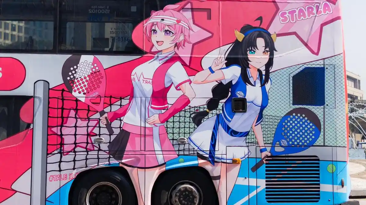 Foto - Peringati HUT RI Ke-80, MaxDecal Sulap Transjakarta Jadi Meriah