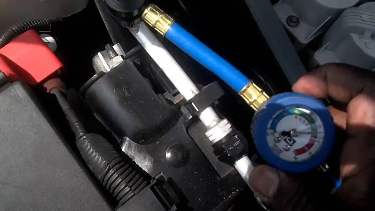 Tips - Begini Cara Mudah Isi Freon AC Mobil Di Rumah 