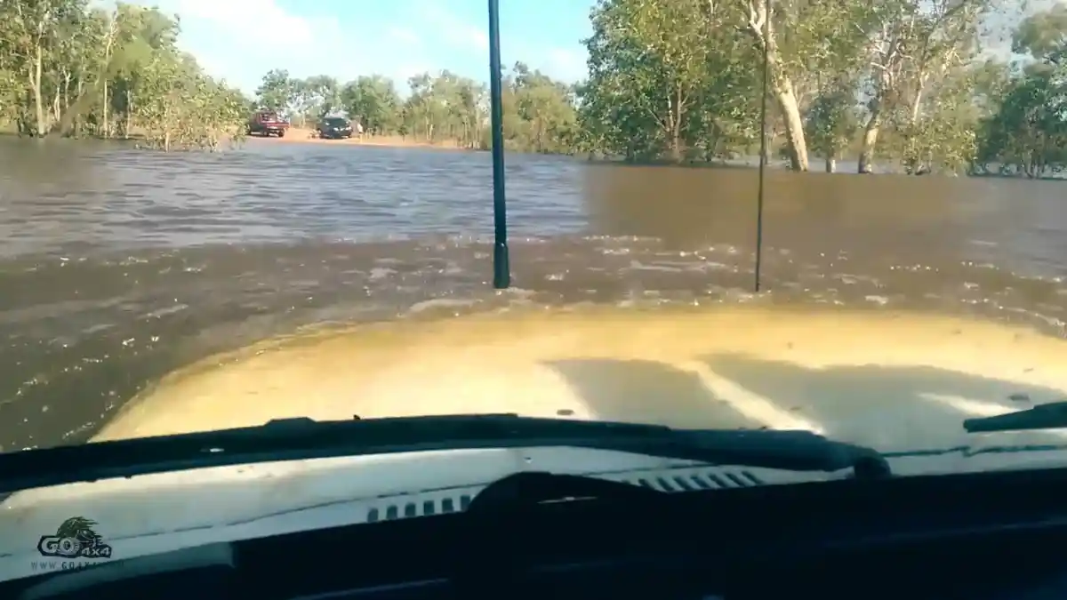 Berita - VIDEO : Toyota Land Cruiser Tetap hidup Walaupun Tenggelam