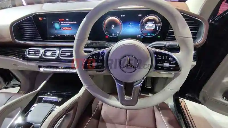 Foto - Mercedes-Maybach Resmi Luncurkan SUV dan Sedan Di Indonesia 