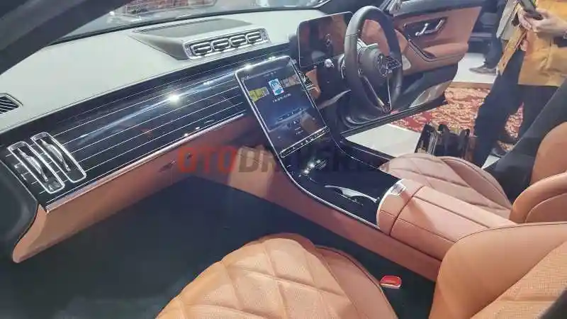 Foto - Mercedes-Maybach Resmi Luncurkan SUV dan Sedan Di Indonesia 