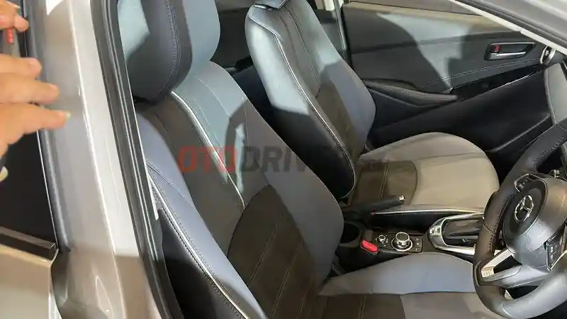 Foto - Tes Lengkap: Mazda 2 Sedan 2022