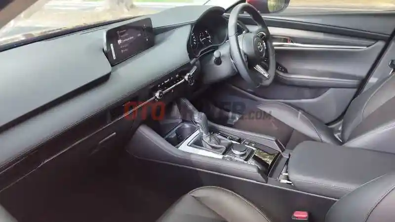 Foto - Mazda 3 Sedan, Rasa Premium Dengan Harga Lebih Terjangkau