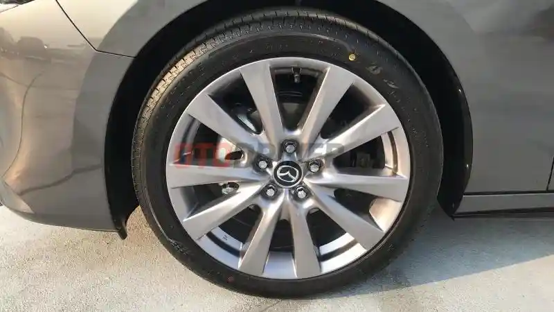 Foto - Perbedaan Mazda 3 Hatchback dengan Versi Sedan Tak Cuma di Buntut