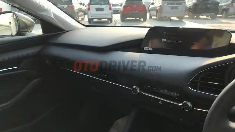 Foto - Kabin Mazda 3 Bikin Pengemudi Senang