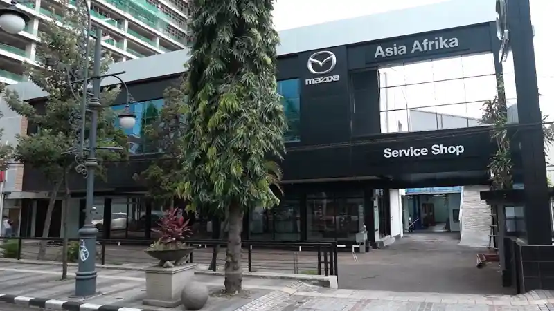 Berita - Mazda Resmikan Dealer Ke-22 di Bandung Dengan Konsep Modern Minimalis