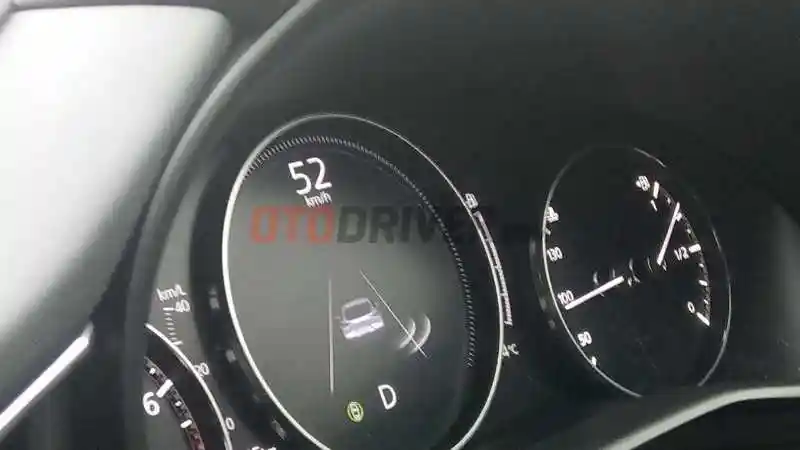 Foto - First Drive: Mazda CX-30 GT