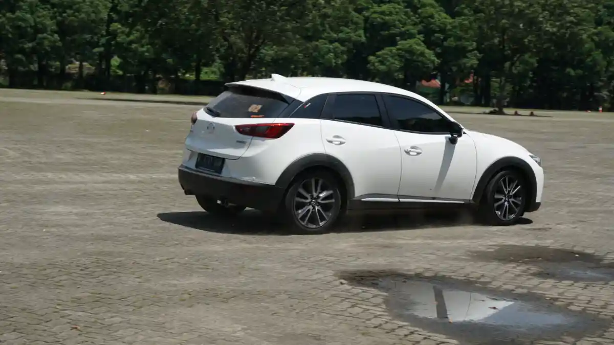 Foto - FIRST DRIVE: Mazda CX-3 Touring 2017