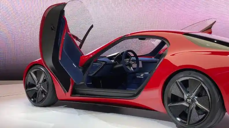 Foto - Mazda Pamerkan Mobil Konsep Seharga Rp 26,8 Miliar