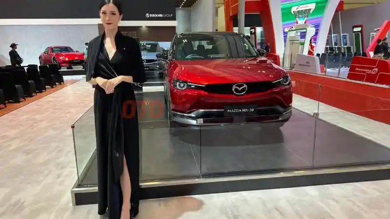 Berita - Mobil Listrik MX-30 Curi Perhatian di Booth Mazda GIIAS 2023