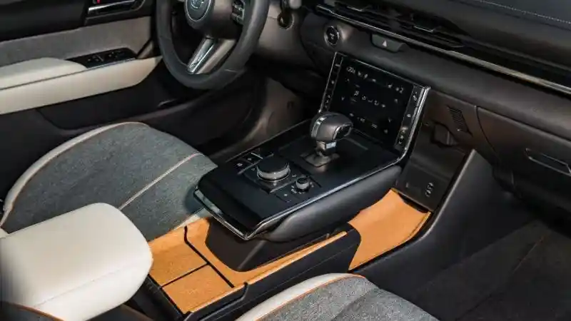 Foto - Perkenalkan, MX-30, Mobil Hybrid Pertama Mazda