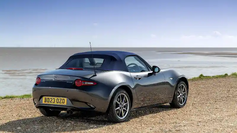Foto - Mazda Lansir MX-5 Kizuna, Hanya Tersedia 250 Unit