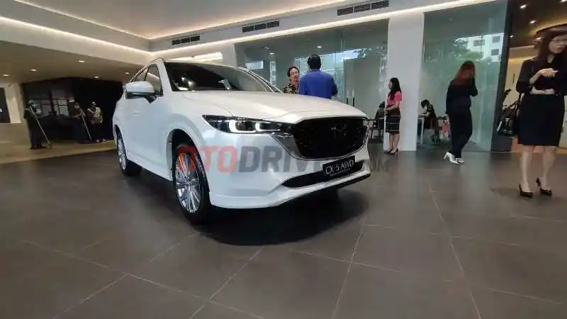 Berita - Mazda CX-5 AWD Anniversary Edition, Model Khusus dengan Cat Khusus