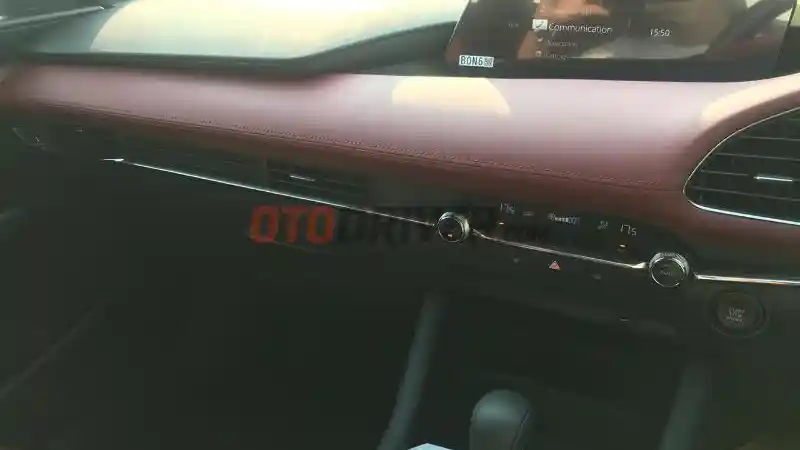 Foto - Kabin Mazda 3 Bikin Pengemudi Senang