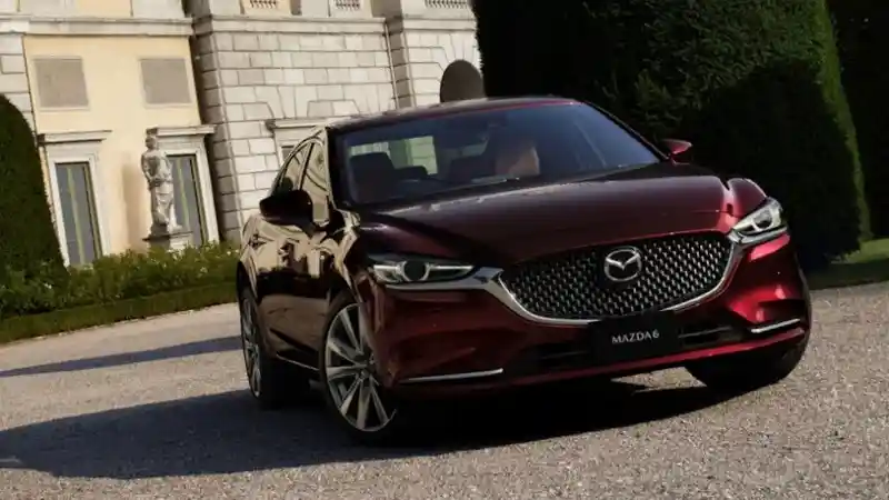 Foto - Mazda Luncurkan Model Ekslusif Dengan Laburan Cat Khusus