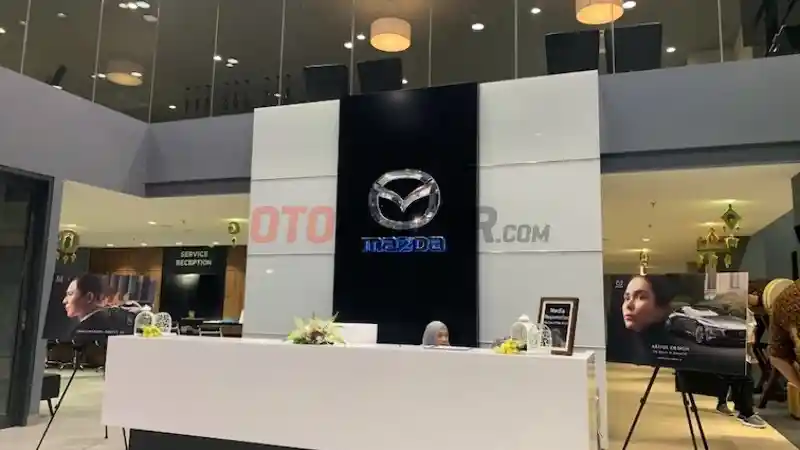 Foto - Dealer Terbaru Mazda ini "Curi Start" Sebelum Dibuka