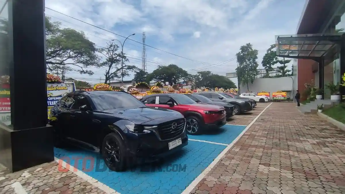Foto - Mazda Resmikan Dealer dan Workshop Terlengkap di Indonesia