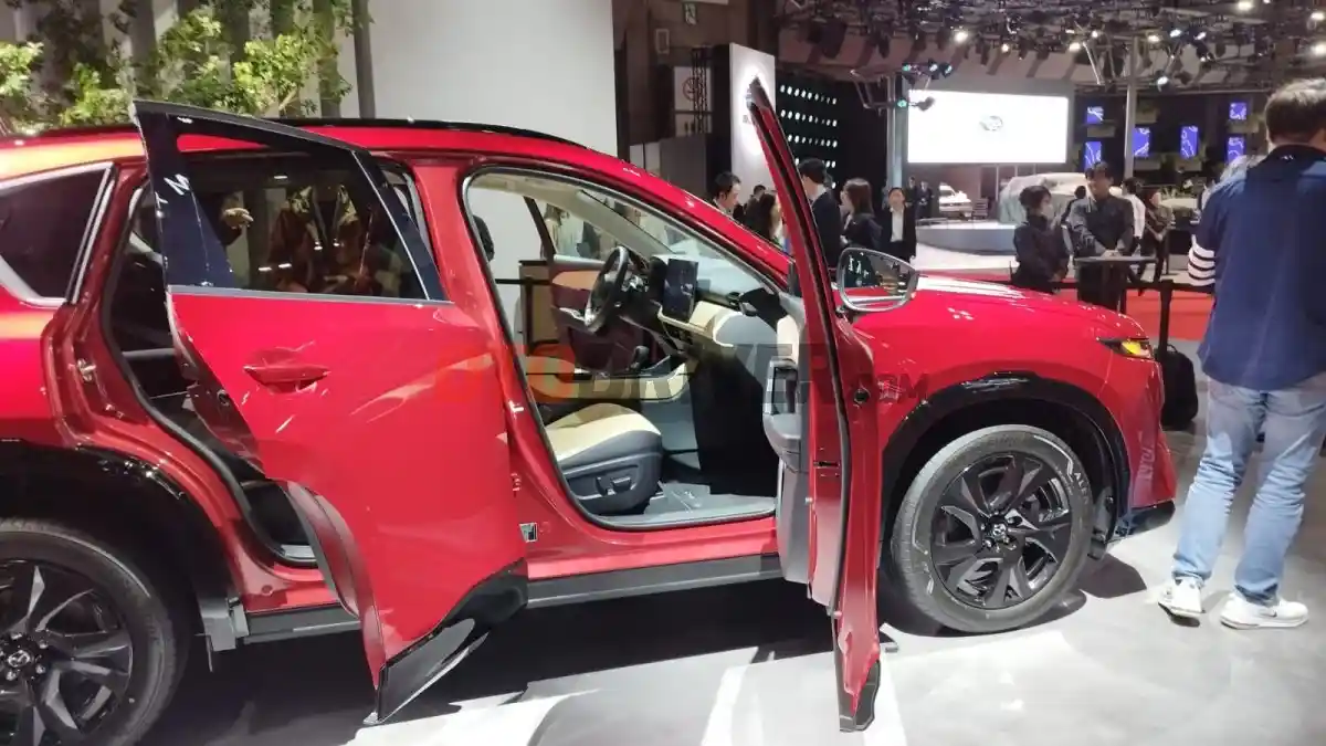 Foto - Generasi III Mazda CX-5 Debut Global di JMS 2025. Hadir Lebih Licin Dan Minimalis