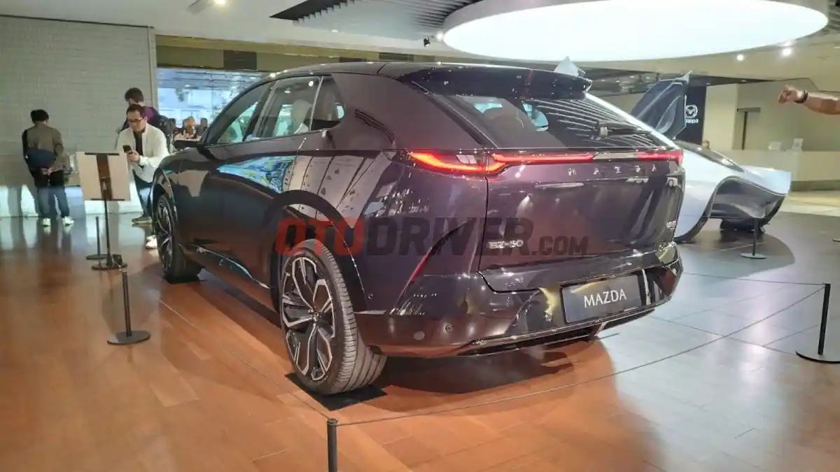 Foto - Mazda CX-6e Diluncurkan Di Eropa, Kapan Masuk Indonesia?