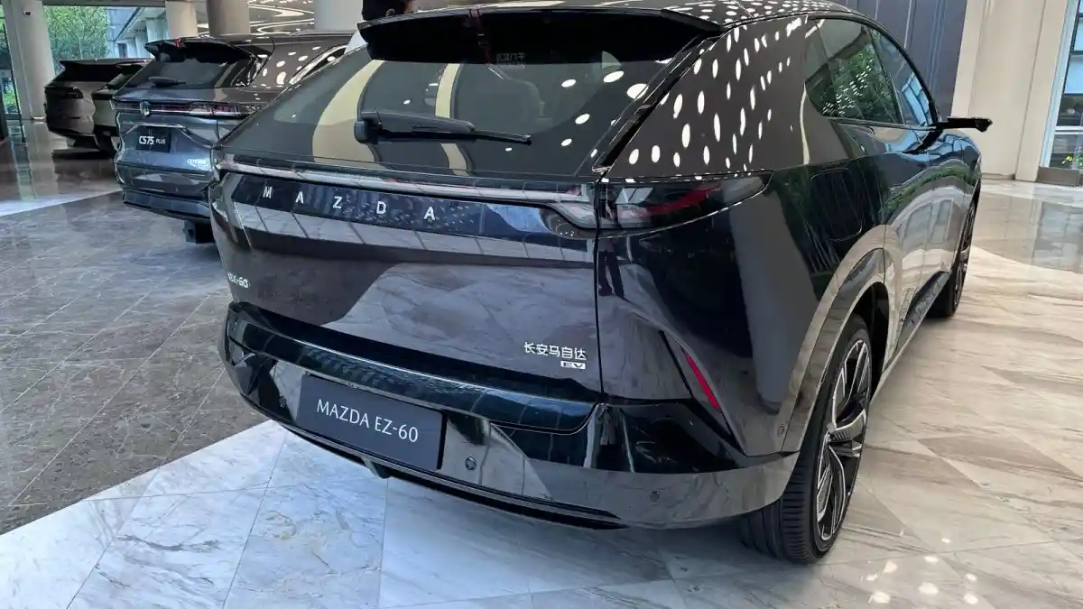 Foto - Melihat Langsung Mazda EZ-60 Di Tempat Kelahirannya (15 FOTO)