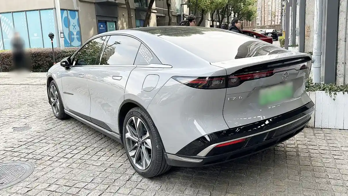 Foto - Siap Launching Sedan Listrik, Mazda Indonesia Targetkan 1.500 SPK di GIIAS 2026
