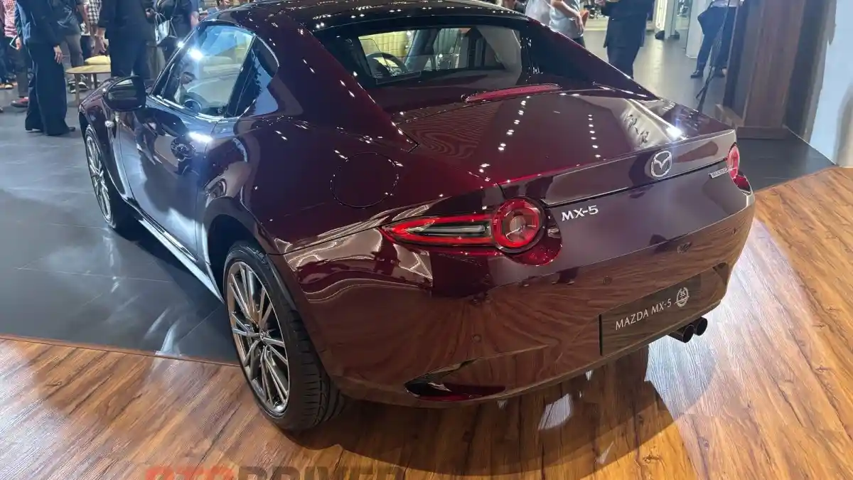 Foto - Hanya Dijual 5 Unit di Indonesia, Inilah Ciri Khas Mazda MX-5 35th Edition Berbanderol Rp 973 Juta